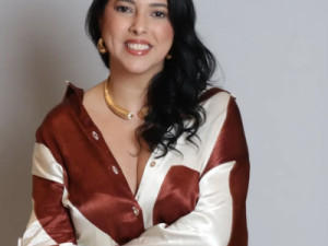 Homem mata esposa com golpes de facão na frente da família dela em BH