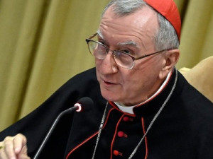 Vaticano nega que Pietro Parolin, um dos favoritos no conclave, esteja doente e anuncia ausência de mais 2 cardeais