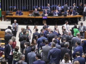 Câmara aprova projeto que cria 18 vagas de deputado federal com impacto anual de R$ 64,6 milhões