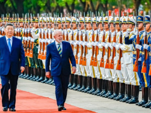 'Relação entre Brasil e China nunca foi tão necessária', diz Lula em Pequim ao lado de Xi Jinping
