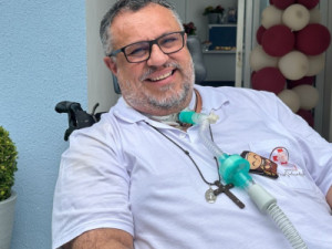 Padre Márlon Múcio está internado em UTI e fiéis fazem corrente de oração