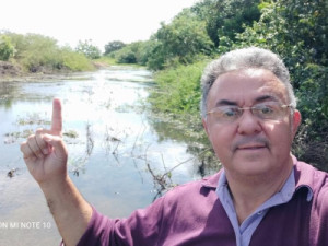 O homem que ama o rio: cearense conversa com o Jaguaribe, homenageou-o com orquestra e luta para preservá-lo