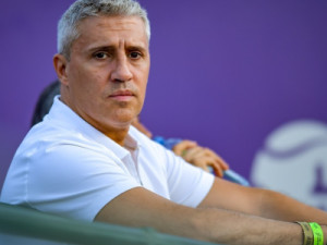 São Paulo vai se reunir com Crespo para definir retorno do treinador