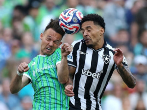 Renato Paiva prioriza melhora na defesa, e Botafogo pode ter mudança na escalação contra PSG