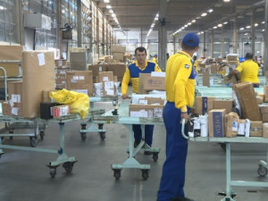 Brasileiros gastaram quase R$ 15 bilhões em encomendas internacionais em 2024, novo recorde