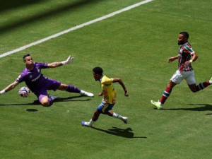 Fluminense sofre, segura o empate e vai às oitavas na Copa do Mundo de Clubes