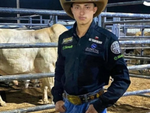 Peão morre após ser pisoteado por touro durante rodeio em MT