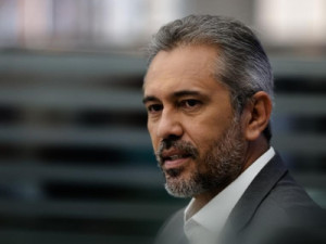 Primeira marca do polo automotivo é “bastante conhecida” e deve ser anunciada por Lula, diz Elmano