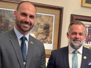 Tarifaço: parlamentares governistas pedem ao STF punição a Eduardo Bolsonaro