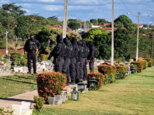 Delegado morto em Caxias é sepultado em Teresina após salva de tiros e palmas; suspeito do crime foi preso