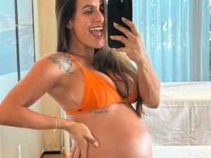 Carol Peixinho exibe barriga de sete meses de gravidez: 'Amor purinho'