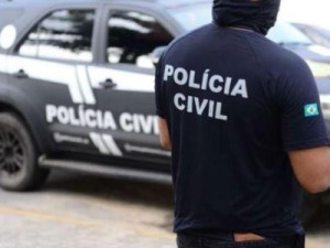 Delegado tem carro e arma roubados quando saía de casa, no Parque Manibura