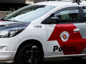 Dois PMs são presos acusados de matar com tiros de fuzil morador de rua já rendido no Centro de SP
