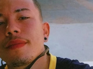 Jovem morre ao ficar preso entre porta e batente em residência de MS