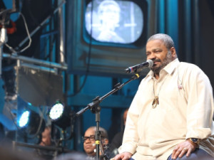 Arlindo Cruz, cantor, compositor e multi-instrumentista, morre no Rio