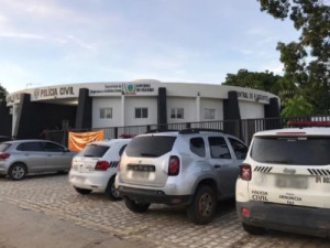 Mulher é presa suspeita de esfaquear marido e bebê de 3 meses no Sertão da Paraíba