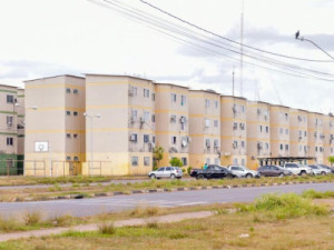 Meninas de 2 e 3 anos abandonadas em apartamento com fezes, urina e camisinhas usadas são resgatadas, em RR