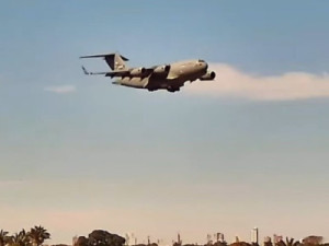 Avião de guerra dos EUA arremete no ar ao tentar pousar em Campo Grande