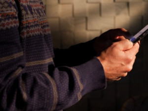 Homem perde R$ 31 mil ao ter celular invadido no 'golpe da mão fantasma', no Paraná; entenda o crime