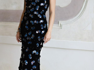 Isis Valverde faz estreia no tapete vermelho do Festival de Cinema de Veneza 2025