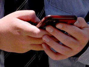 Celular e internet ganham novas regras para reajuste de planos e corte por inadimplência; entenda