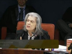 Advogado diz que ex-ministro tentou demover Bolsonaro, e Cármen Lúcia pergunta: 'Demover de quê?'