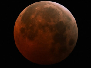 'Lua de Sangue': tudo o que você precisa saber sobre fenômeno que acontece neste domingo