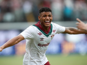 Fluminense bate o Vitória e volta a vencer após três rodadas