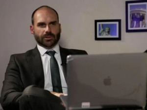 Conselho de Ética abre processo contra Eduardo Bolsonaro