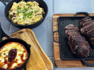 Picanha com salada de batata assada e provoleta com geleia de pimentão