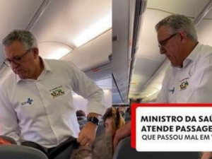 Ministro da Saúde socorre passageira em avião com destino ao Rio de Janeiro