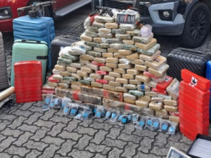 Mais de 200 kg de drogas são apreendidos pela polícia em Fortaleza; filho de policial é preso