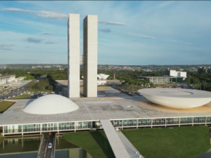 Comissão da Câmara dos Deputados aprova reduzir partidos que podem entrar com ação no STF