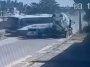 Ônibus desgovernadoinvade contramão e mata passageiro de moto na Grande Fortaleza