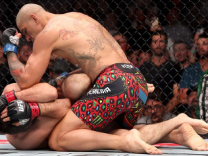 UFC 320: Alex Poatan recupera cinturão com nocaute em 1min20s