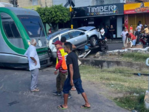 Metrô colide com veículo em Juazeiro do Norte
