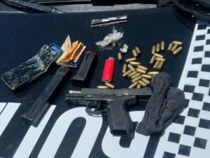 Polícia prende seis pessoas e apreende armas e drogas em operação em Pindoretama