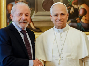 Lula se encontra com papa Leão XIV no Vaticano, fala sobre a fome e faz convite para a COP 30