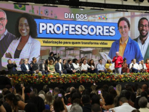 Professores poderão solicitar Carteira Nacional Docente a partir desta quinta (16)
