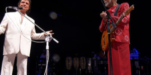 Reencontro de Gilberto Gil com Roberto Carlos harmoniza dois reinos da MPB