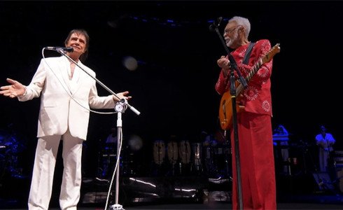Reencontro de Gilberto Gil com Roberto Carlos harmoniza dois reinos da MPB