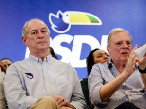 Ciro Gomes se filia ao PSDB ao lado de lideranças da oposição e bolsonaristas no Ceará