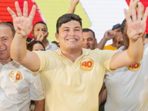 Joel Barroso (PSB), filho de prefeito cassado, é eleito em Santa Quitéria (CE)