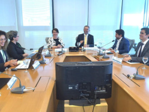 No Rio de Janeiro, governador Elmano trata de investimentos para o Ceará