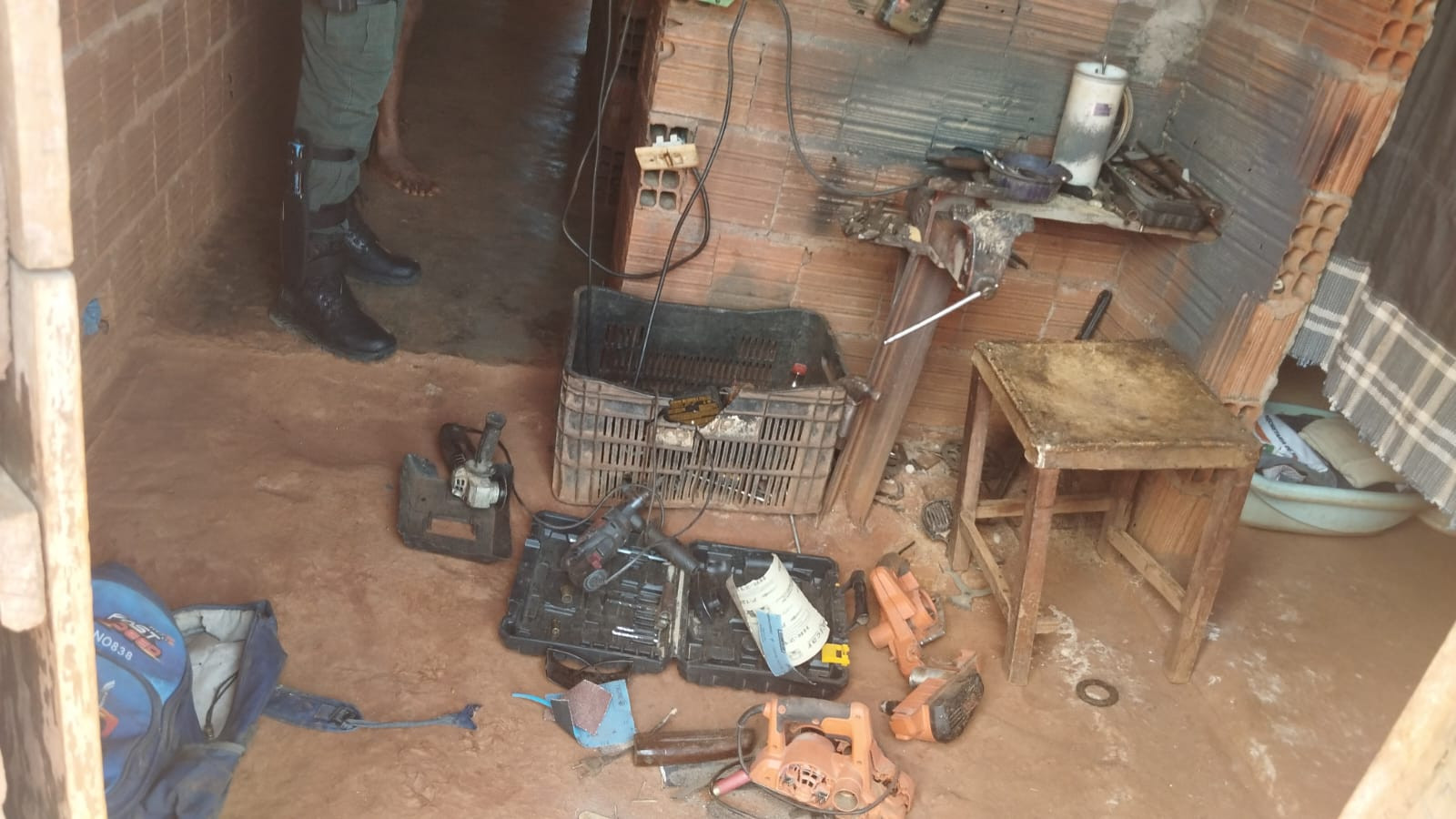  Em Barbalha polícia prende homem que fabrica e faz manutenção de armas de grosso calibre