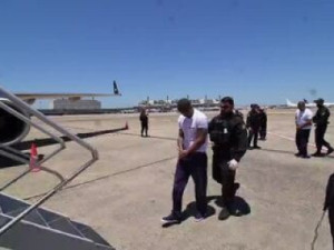 Sete chefes do tráfico do Comando Vermelho são transferidos para presídios federais após megaoperação no Rio