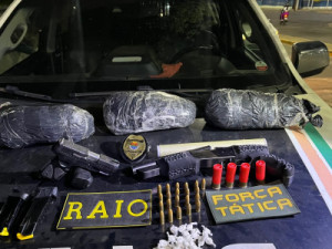 Polícia faz prisão em flagrante de foragido da justiça e apreende armas de fogo e drogas em Barbalha