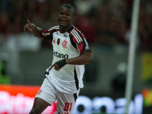 Flamengo goleia, assume a liderança provisória do Brasileirão e rebaixa o Sport