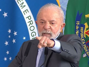 'Brasil deu uma lição de democracia ao mundo', diz Lula sobre prisão de Bolsonaro e militares