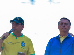 Integrantes do Centrão rejeitam Flávio Bolsonaro para 2026 e ameaçam neutralidade nas eleições presidenciais